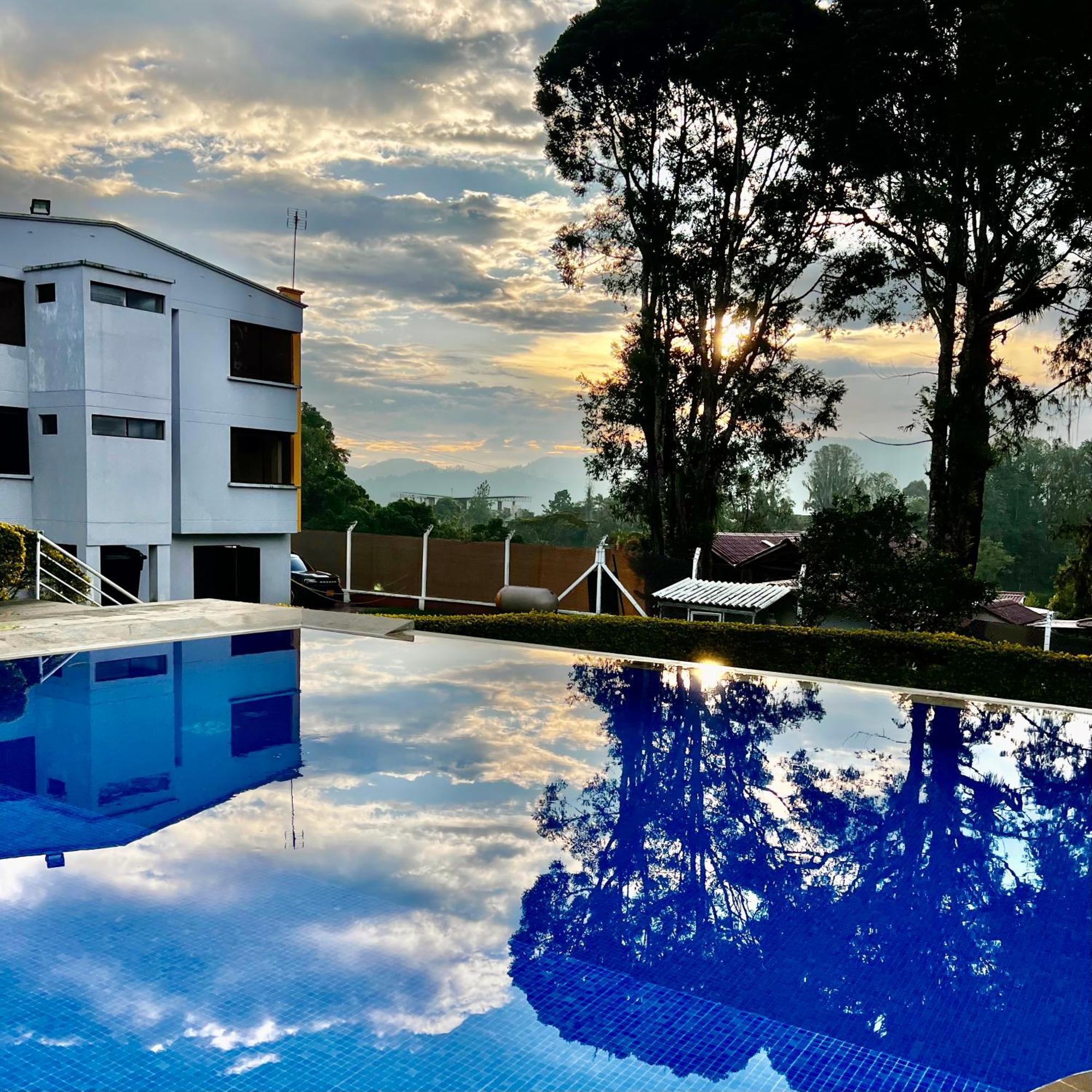 Hotel Casa Confort Santa Rosa de Cabal Bagian luar foto